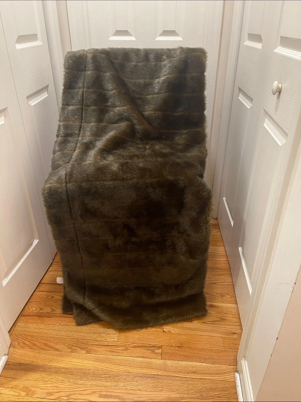 Luxurious Brown Faux Fur Throw Blanket